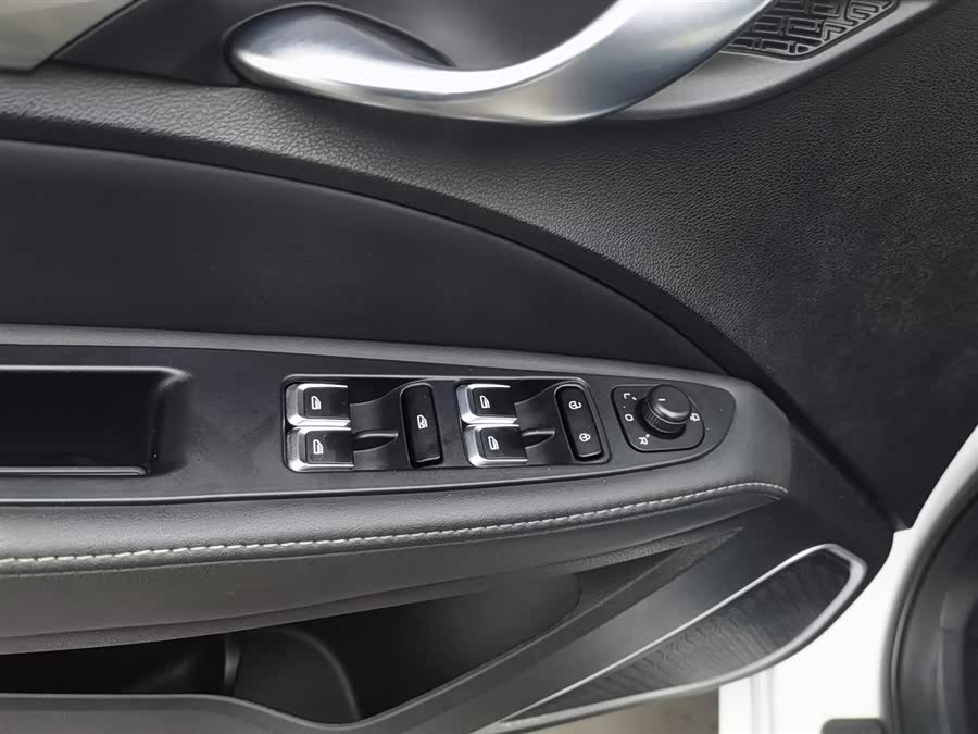 GEELY Emgrand 2019 car image #10