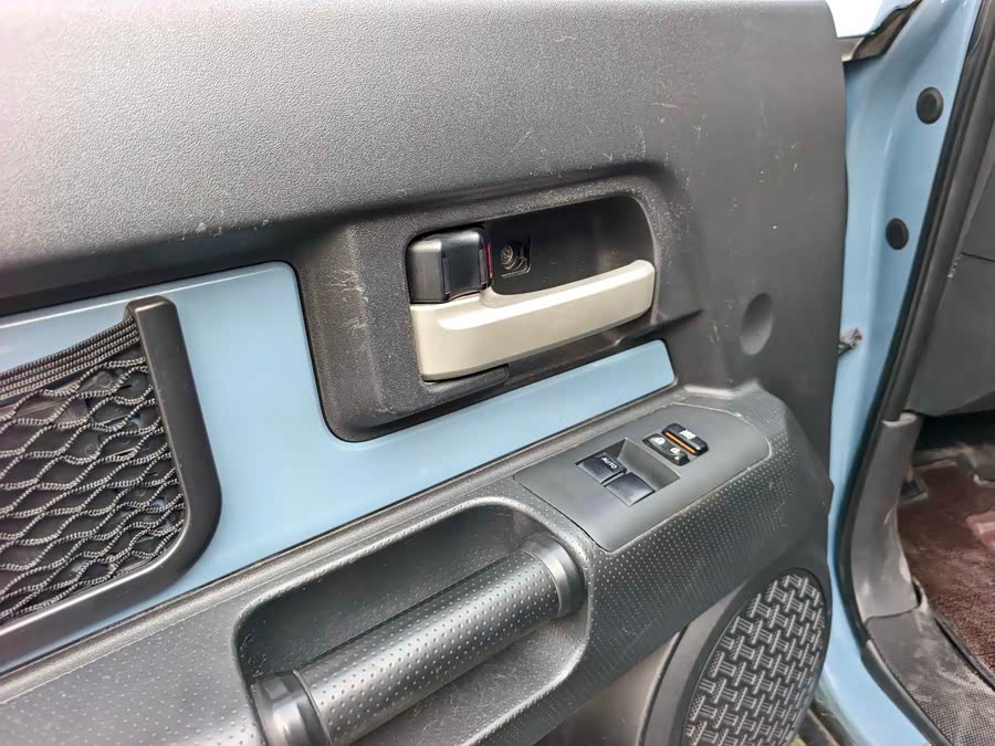 Toyota FJ Cruiser 2015 car image #10