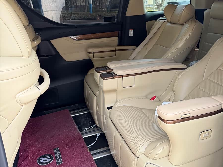 Toyota Alphard 2017 car image #10