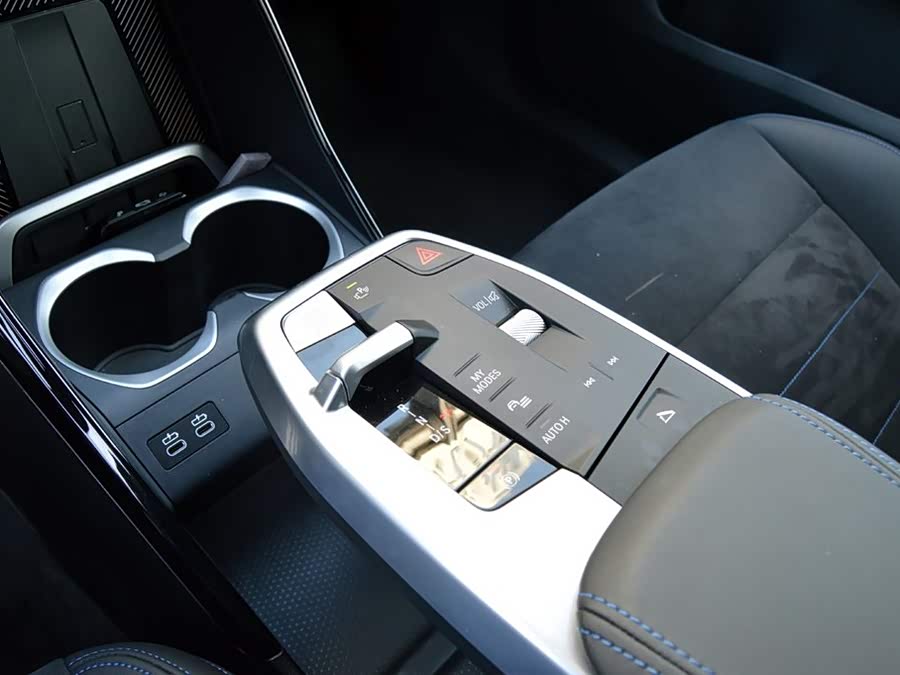 BMW X1 M35Li 2025 car image #10