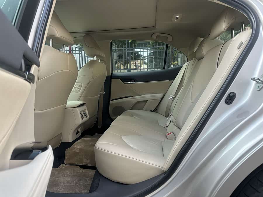 Toyota Camry 2020 immagine di auto #10