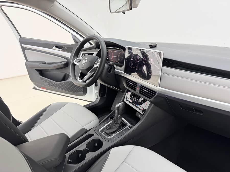 Volkswagen Bora 2022 car image #10