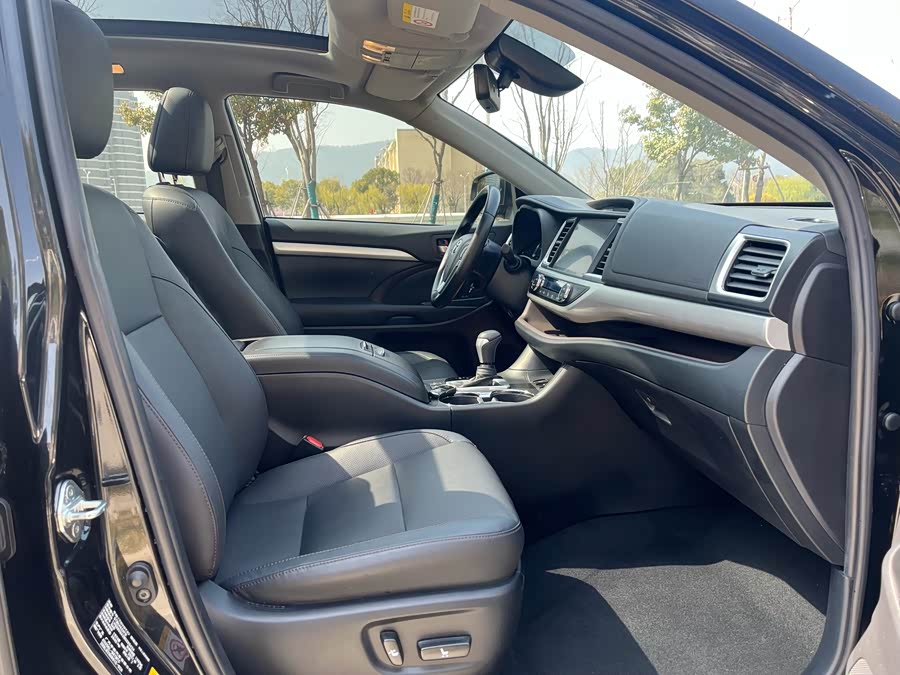 Toyota Highlander 2021 car image #10