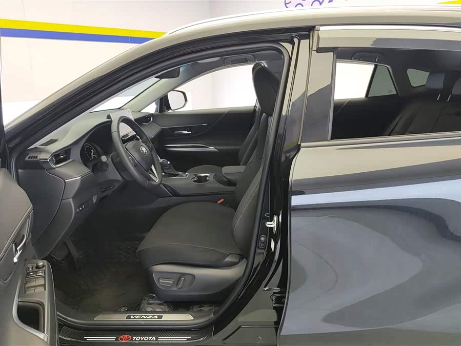 Toyota Venza 2024 car image #10