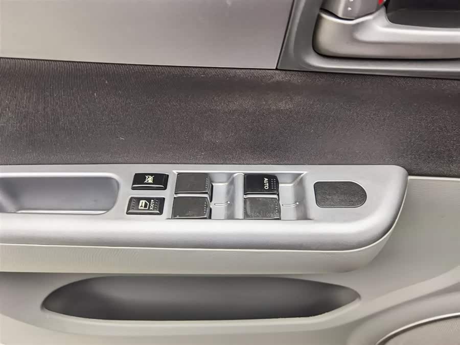 Suzuki Swift 2017 car image #10