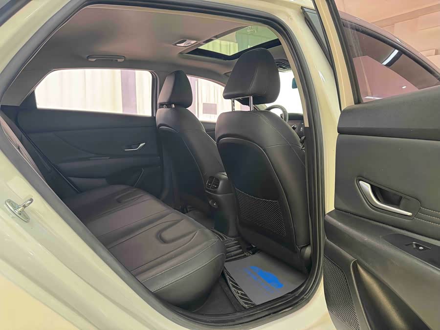 Hyundai Elantra 2021 immagine di auto #10