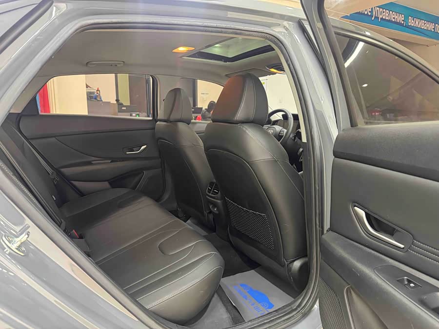 Hyundai Elantra 2022 immagine di auto #10