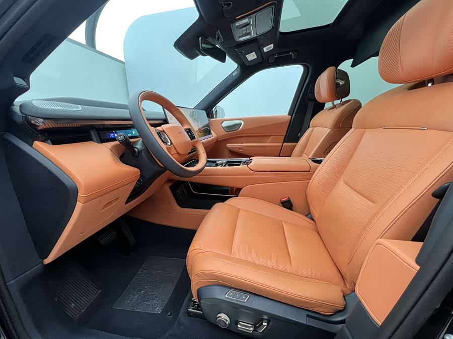 Lynk & Co 900 2025 car image #10