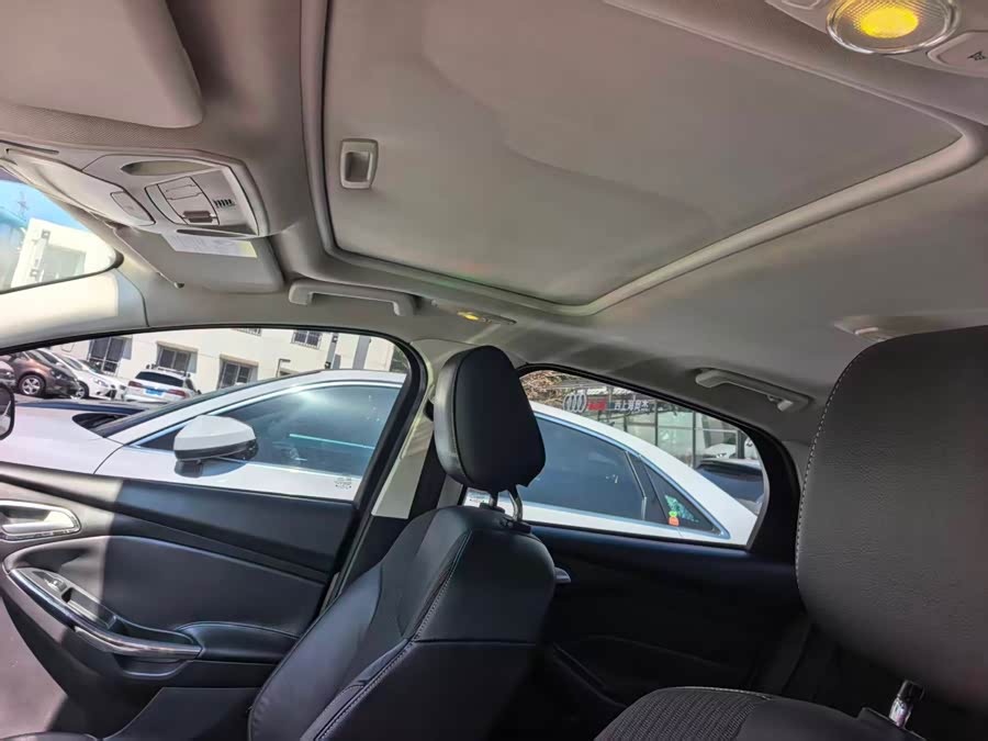 Ford Focus 2013 car image #10