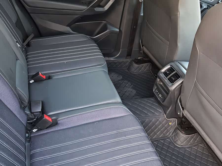 Volkswagen Tiguan L 2022 #10 Volkswagen Tiguan L 2022 car image #10