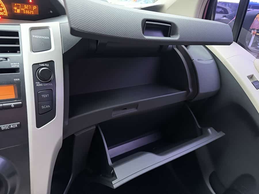 Toyota Yaris 2012 изображение автомобиля #10