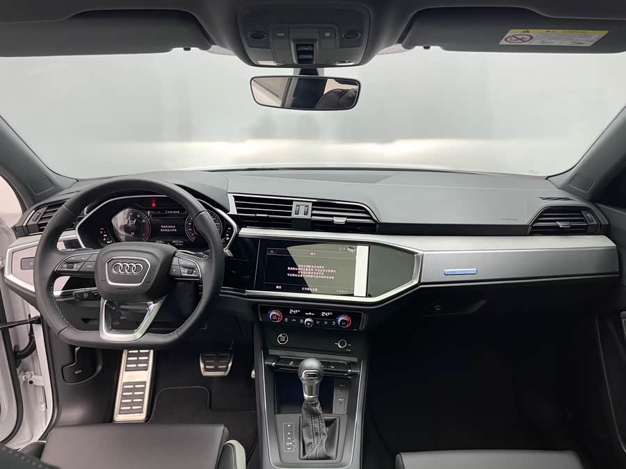Audi Q3 2023 car image #10