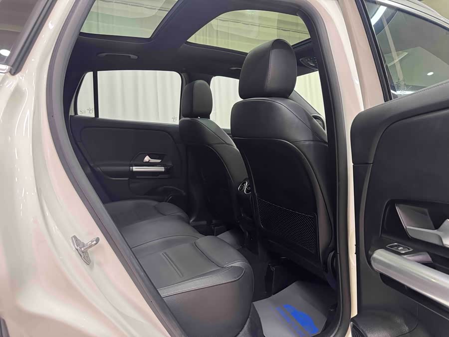 Mercedes-Benz GLA Class 2021 immagine di auto #10