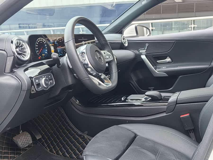 Mercedes-Benz A Class 2023 immagine di auto #10