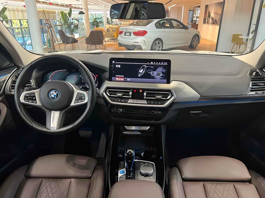 BMW iX3 2021 immagine di auto #10