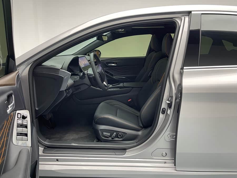 Toyota Avalon 2025 car image #10