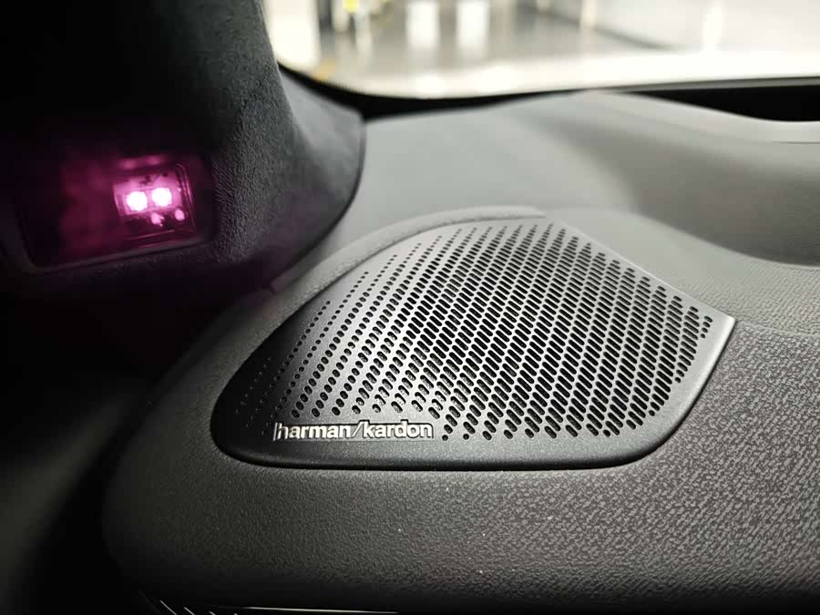 Lynk & Co 900 2025 car image #10