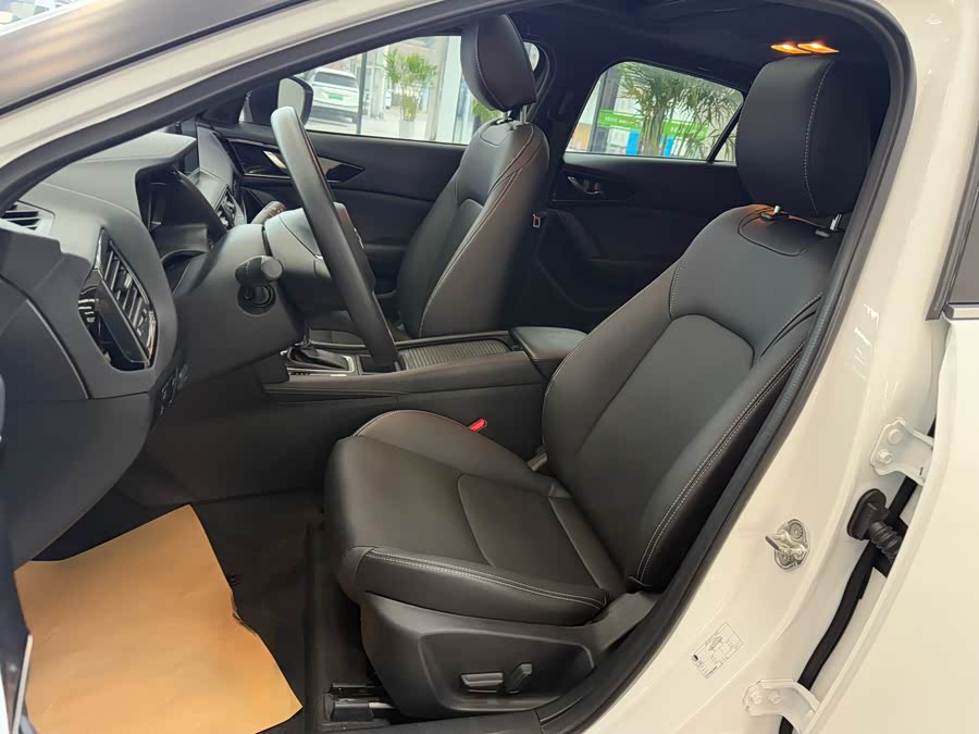 Mazda CX-4 2023 car image #10