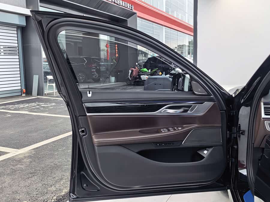 BMW 7 Series 2022 car image #10