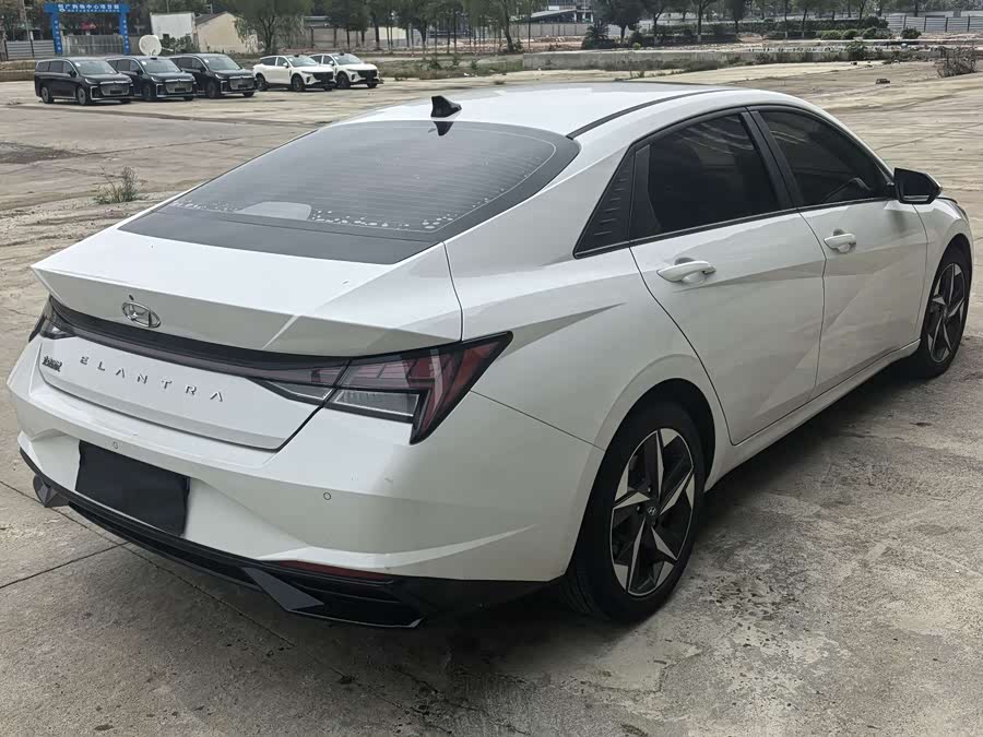 Hyundai Elantra 2023 immagine di auto #10