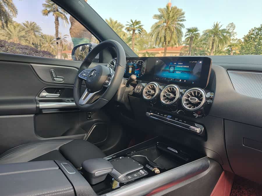 Mercedes-Benz GLA Class 2020 car image #10