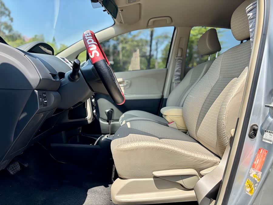 Yaris 2011 immagine di auto #10