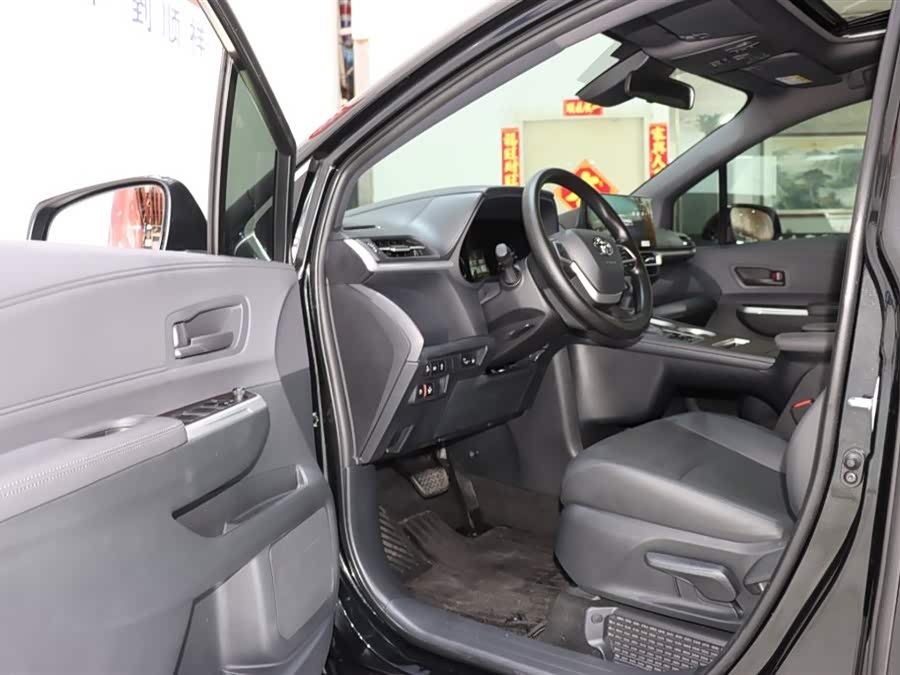 Toyota Granvia 2025 car image #10