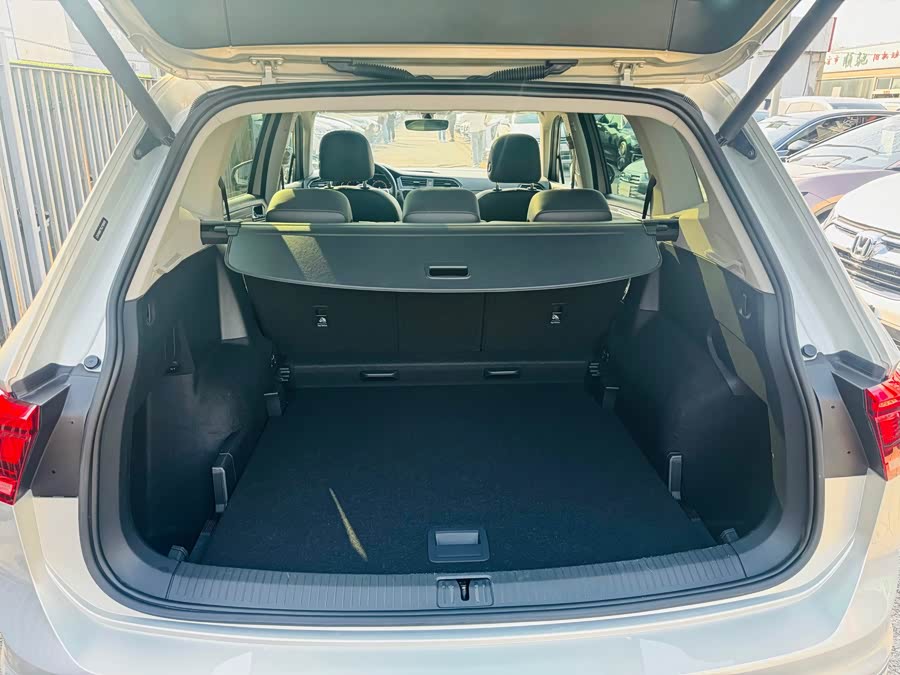 Volkswagen Tiguan L 2021 car image #10