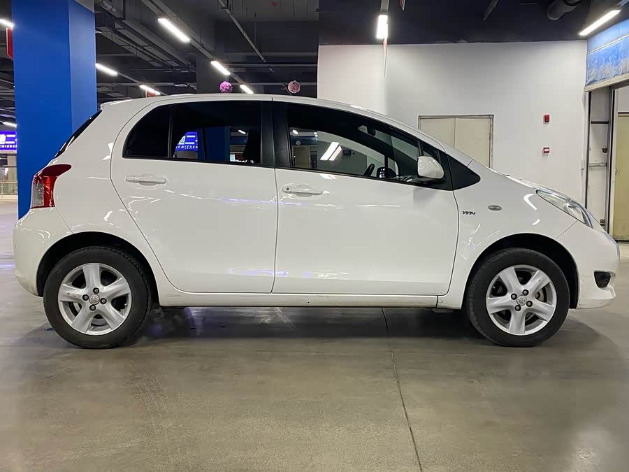 Yaris 2012 immagine di auto #10