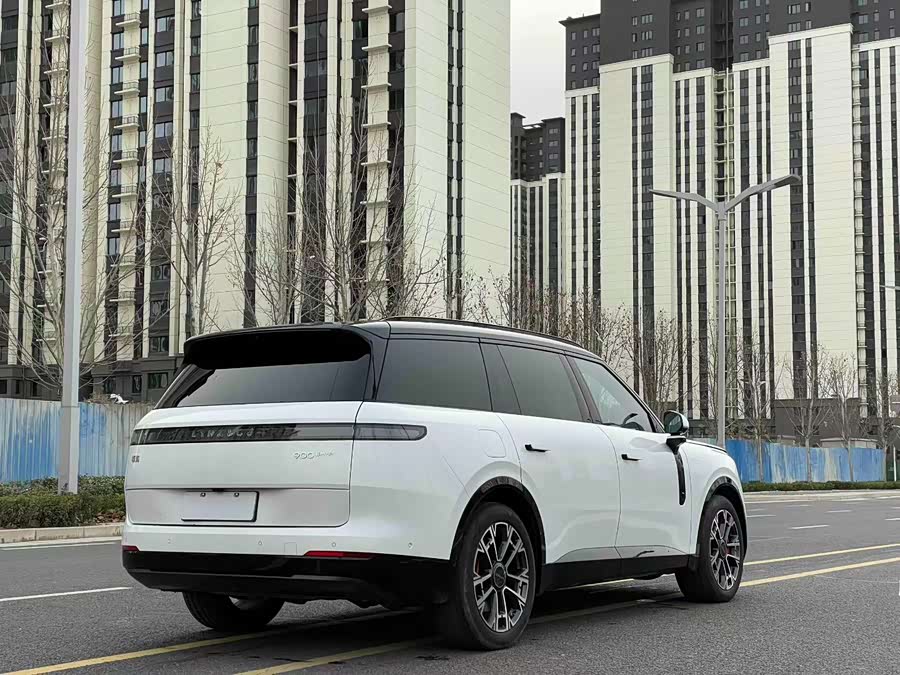Lynk & Co 900 2025 car image #10