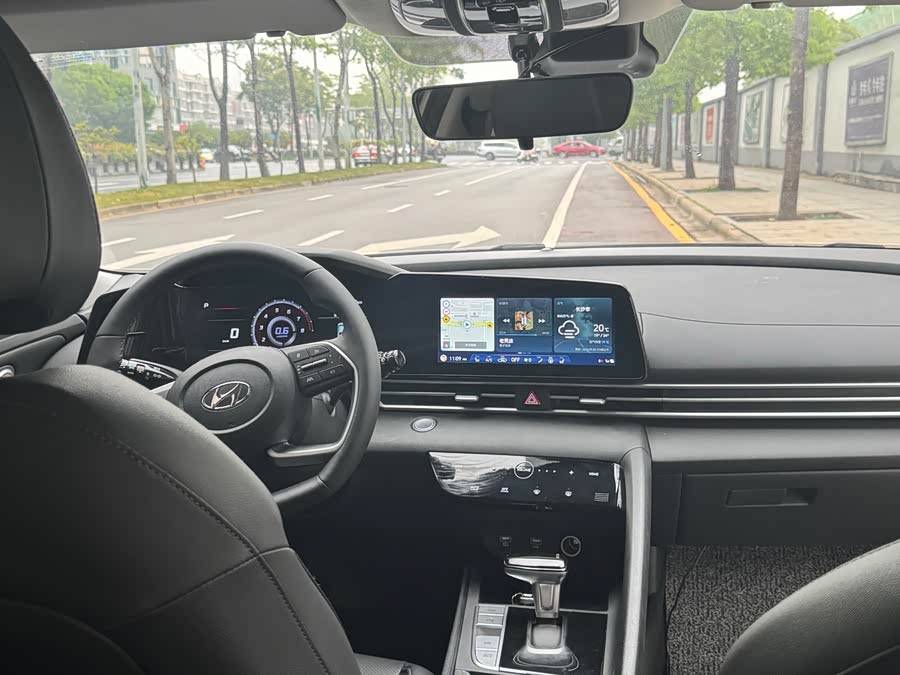 Hyundai Elantra 2022 car image #10