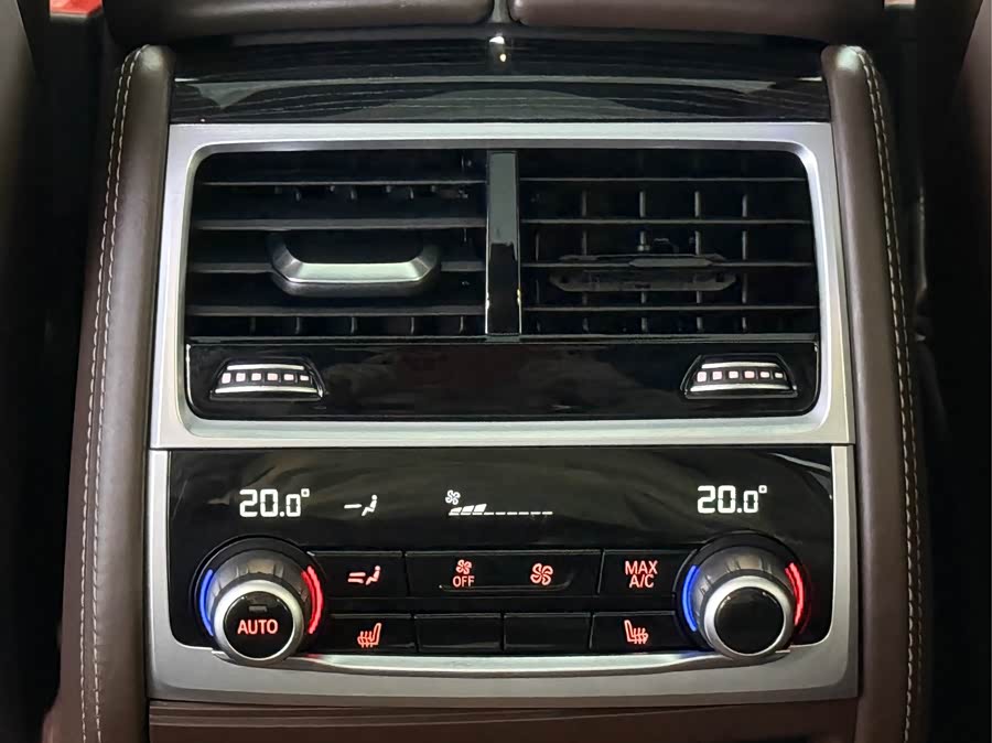 BMW 7 Series 2020 car image #10