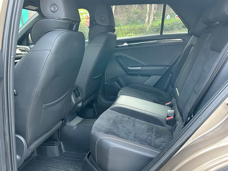 Volkswagen T-Roc 2019 car image #10