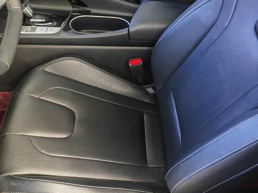 Hyundai Elantra 2023 immagine di auto #10