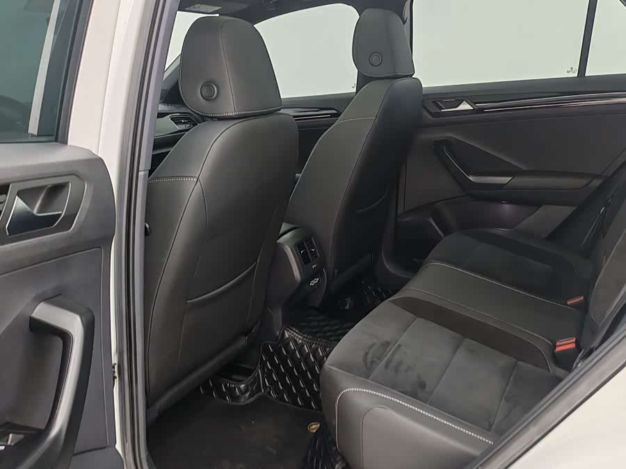 Volkswagen T-Roc 2021 car image #10