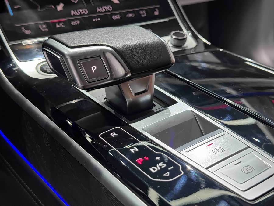 Audi A8 2023 imagen de coche #10