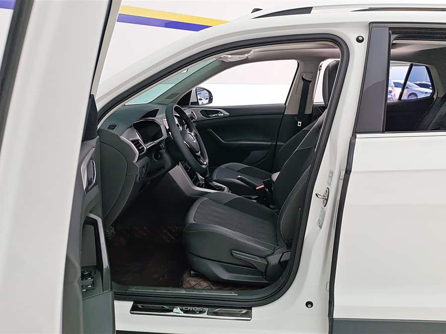 Volkswagen T-Cross 2019 car image #10