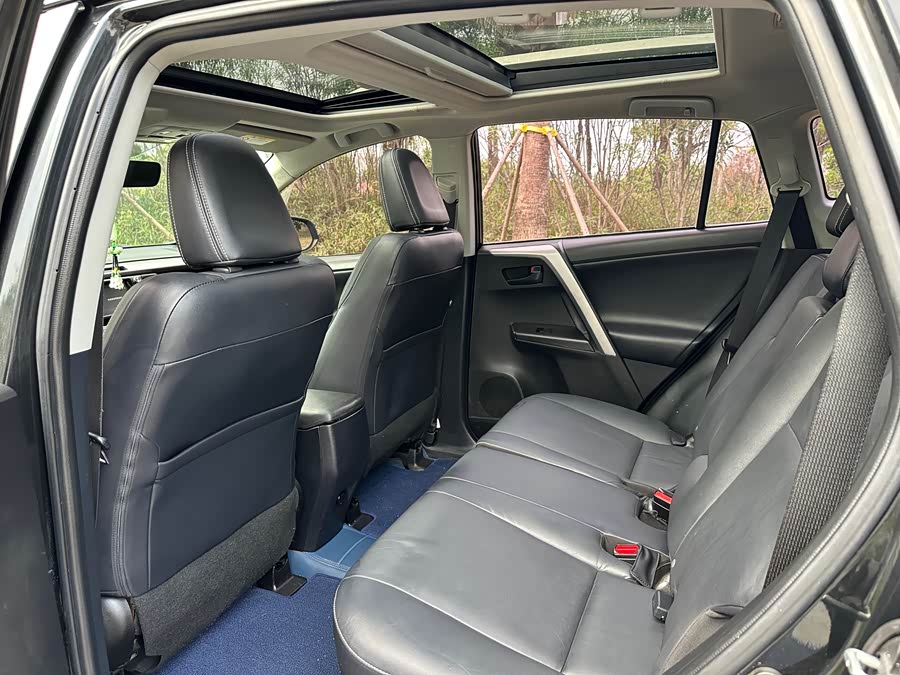 Toyota RAV4 2017 imagem de carro #10