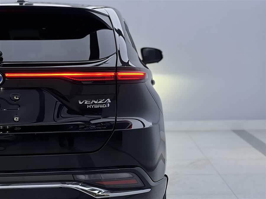 Toyota Venza 2023 car image #10