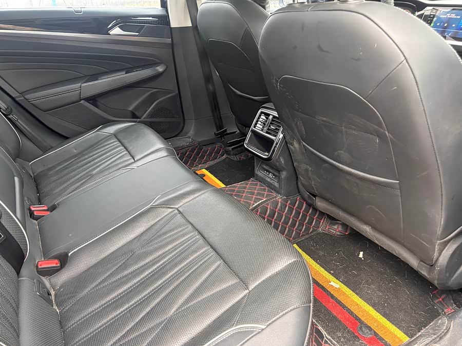 Volkswagen Passat 2021 car image #10