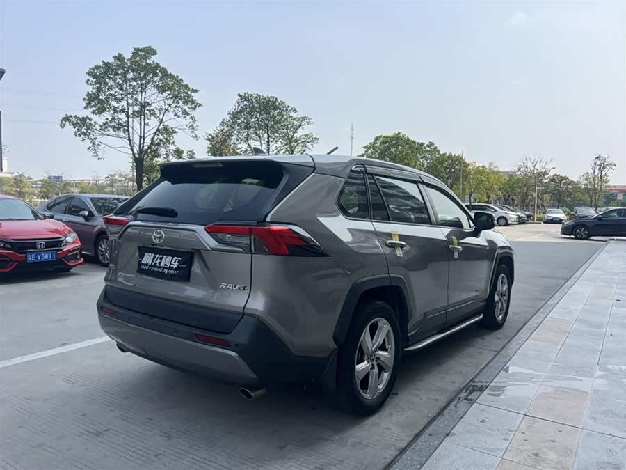 Toyota RAV4 2021 car image #10