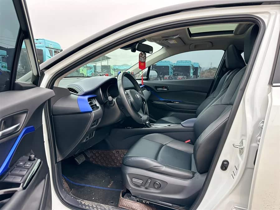 Toyota C-HR 2022 car image #10