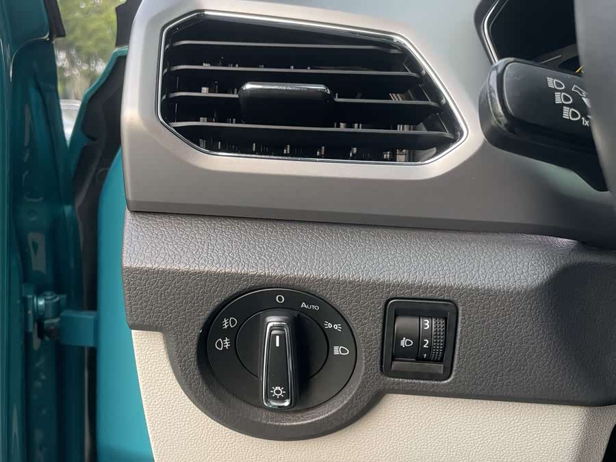 Volkswagen T-Cross 2022 car image #10