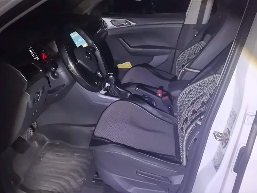 Volkswagen T-Cross 2019 #10 Volkswagen T-Cross 2019 car image #10