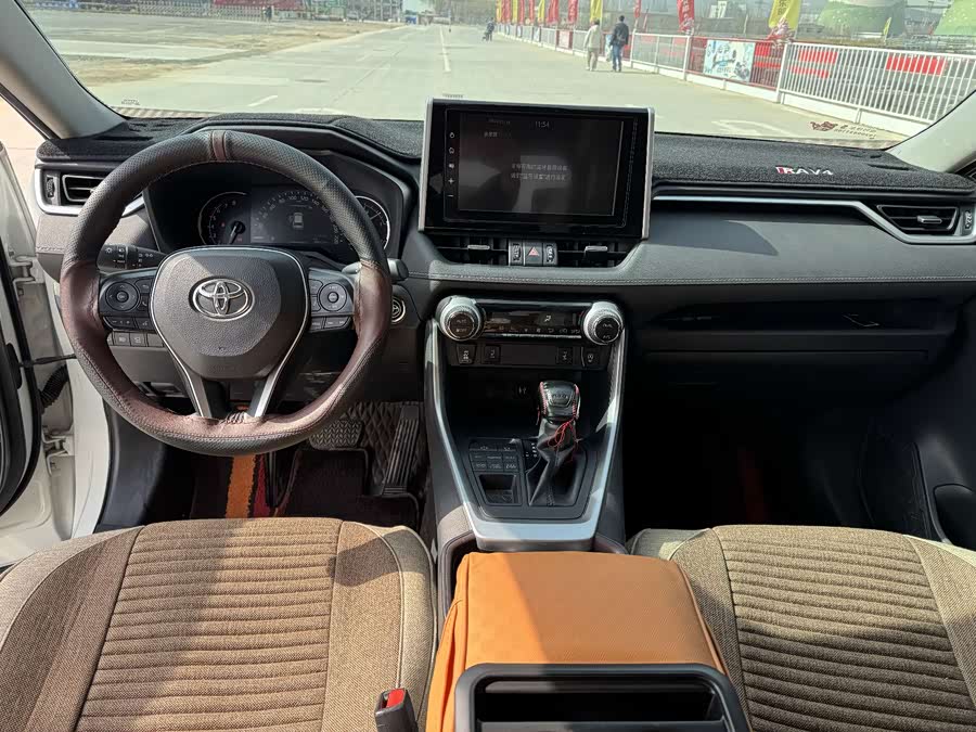 Toyota RAV4 2021 car image #10