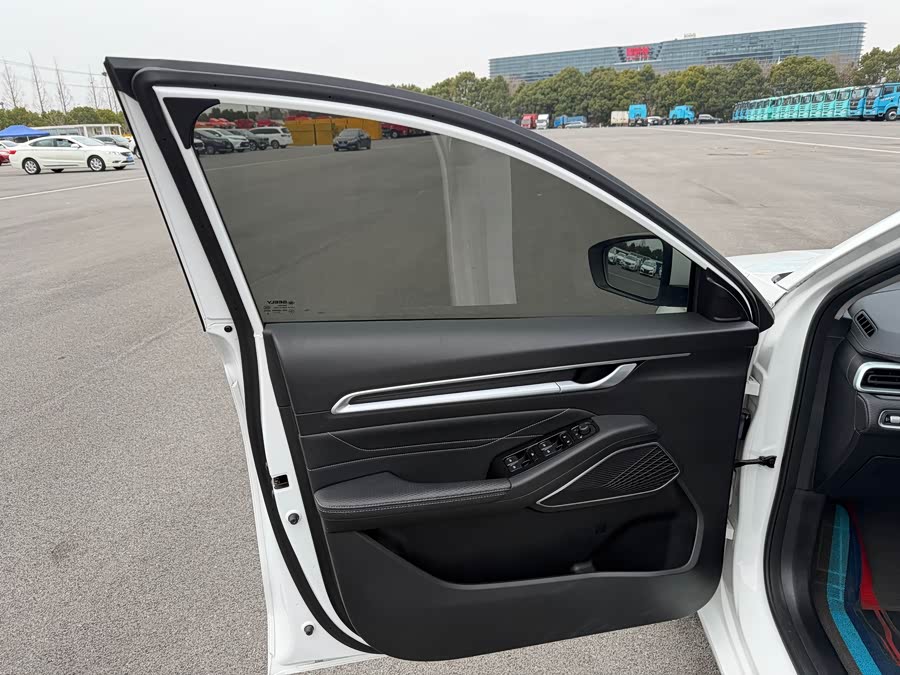 GEELY Emgrand 2021 car image #10