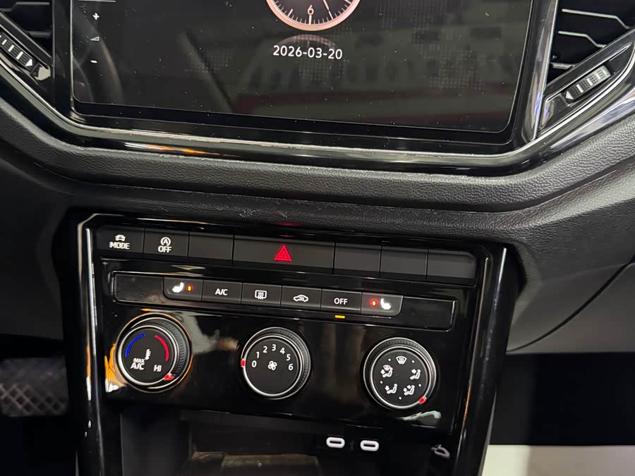 Volkswagen T-Roc 2022 car image #10