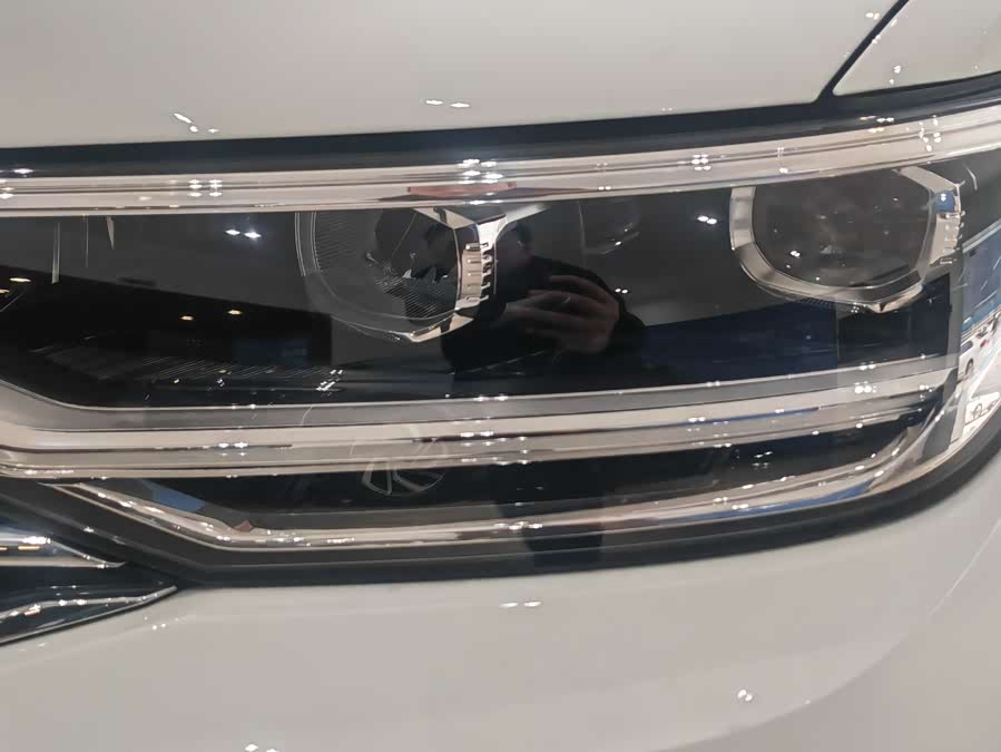 Volkswagen Tiguan L 2023 car image #10