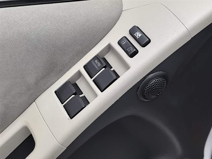 Toyota Yaris 2011 car image #10