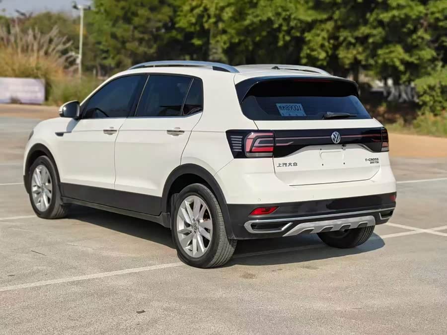 Volkswagen T-Cross 2019 #10 Volkswagen T-Cross 2019 car image #10